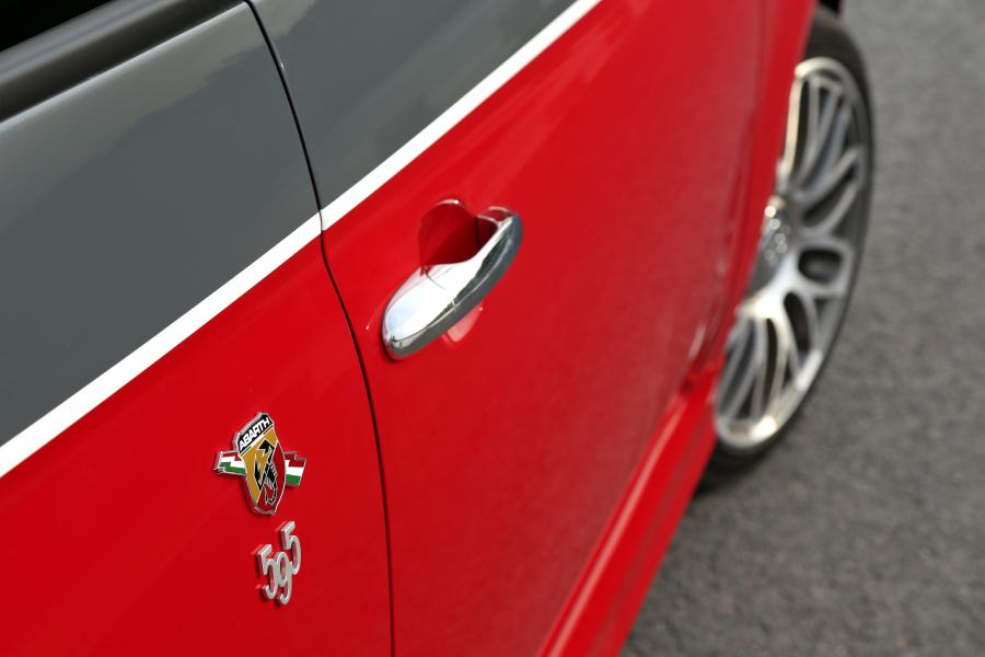 Детали экстерьера Abarth 595C Turismo 2012 года  (фото 24 из 54)